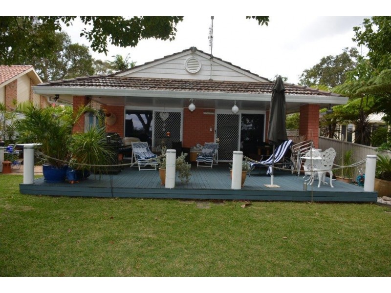 18 Sunset Parade, Chain Valley Bay NSW 2259