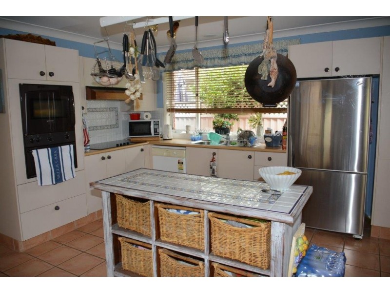 18 Sunset Parade, Chain Valley Bay NSW 2259