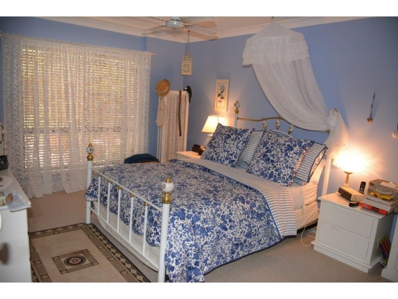 18 Sunset Parade, Chain Valley Bay NSW 2259