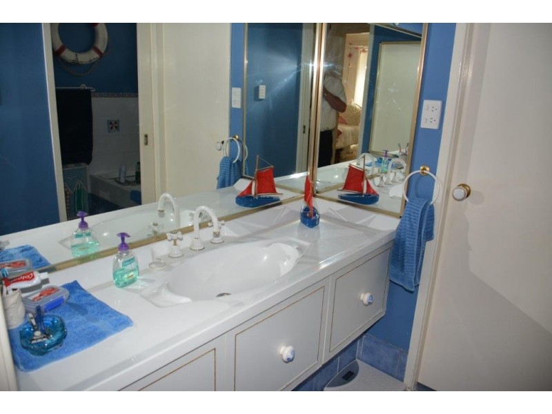 18 Sunset Parade, Chain Valley Bay NSW 2259