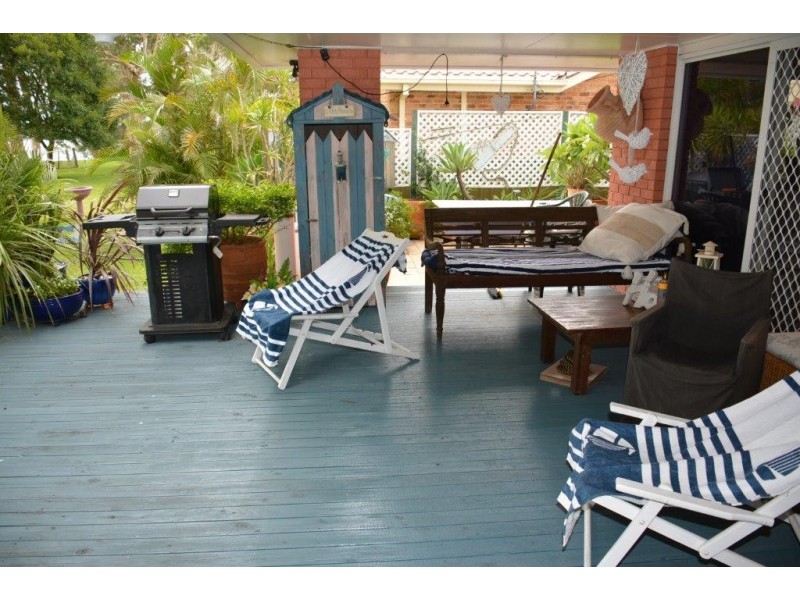 18 Sunset Parade, Chain Valley Bay NSW 2259