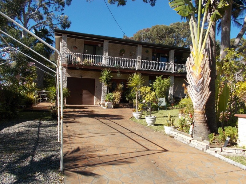 1 Apanie Close, Summerland Point NSW 2259