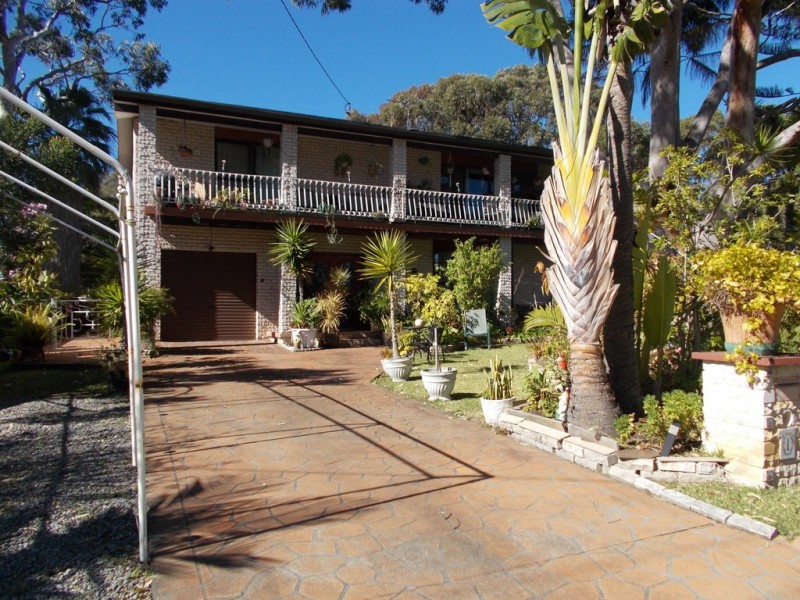 1 Apanie Close, Summerland Point NSW 2259