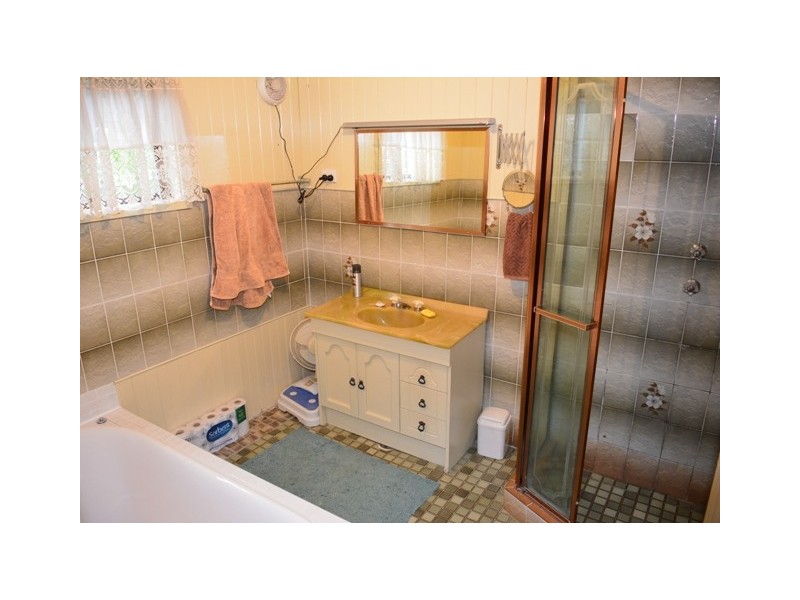 13 Tarwarri Road, Summerland Point NSW 2259