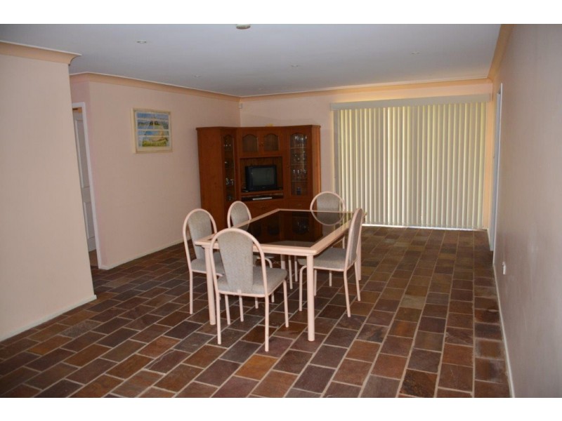 10 Government Road, Summerland Point NSW 2259