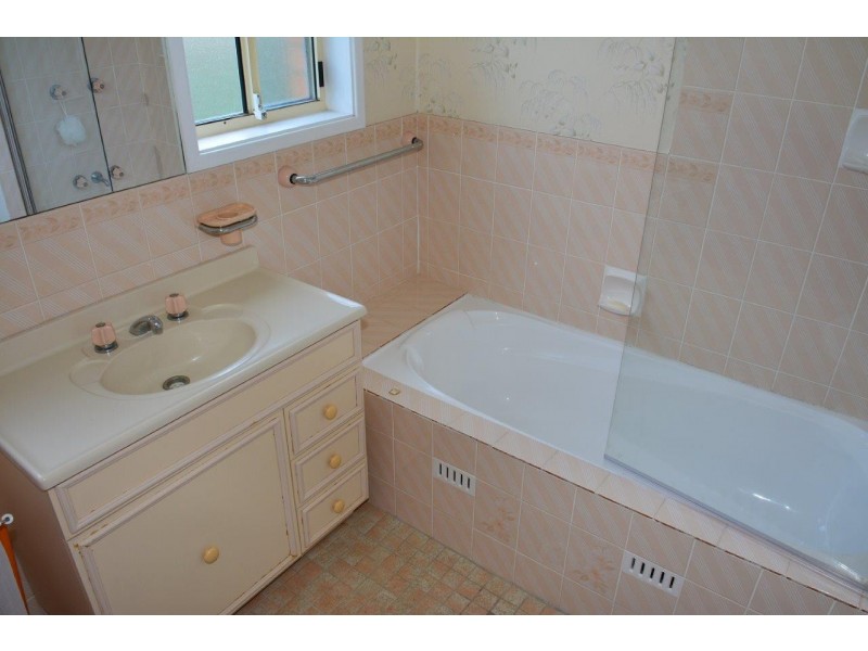 10 Government Road, Summerland Point NSW 2259