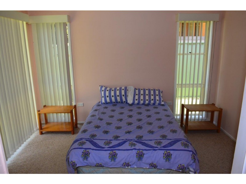 10 Government Road, Summerland Point NSW 2259