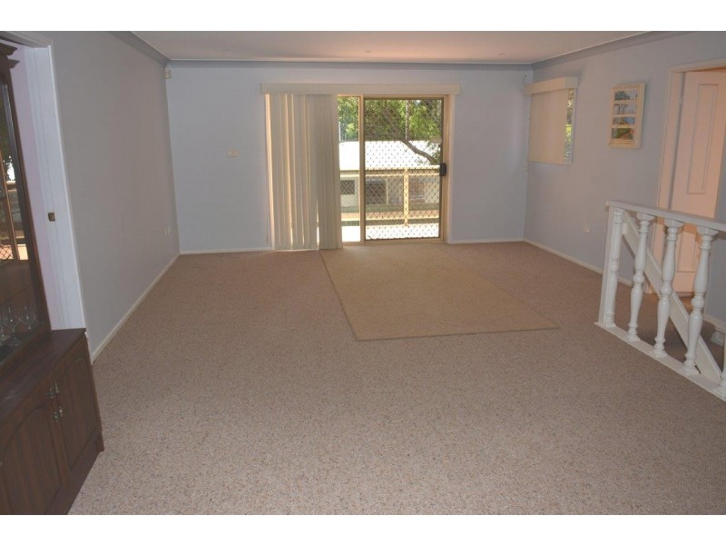 10 Government Road, Summerland Point NSW 2259