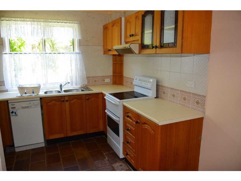 10 Government Road, Summerland Point NSW 2259