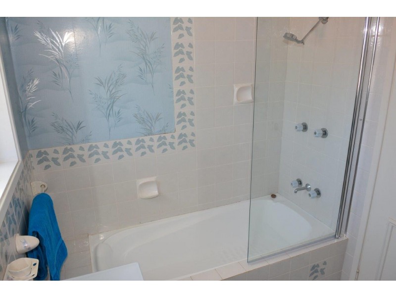 10 Government Road, Summerland Point NSW 2259