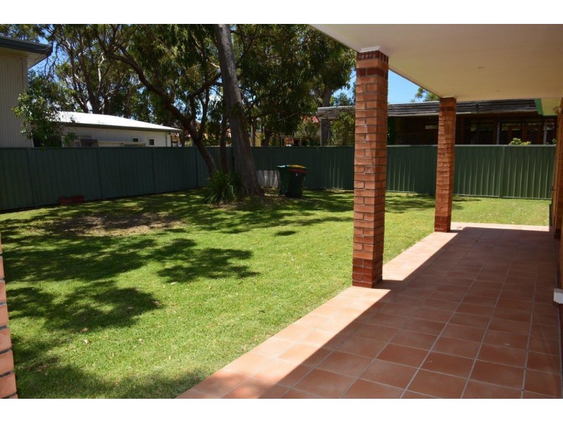 10 Government Road, Summerland Point NSW 2259