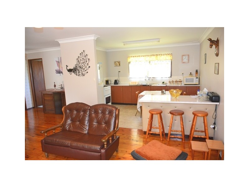 93 Cams Boulevarde, Summerland Point NSW 2259