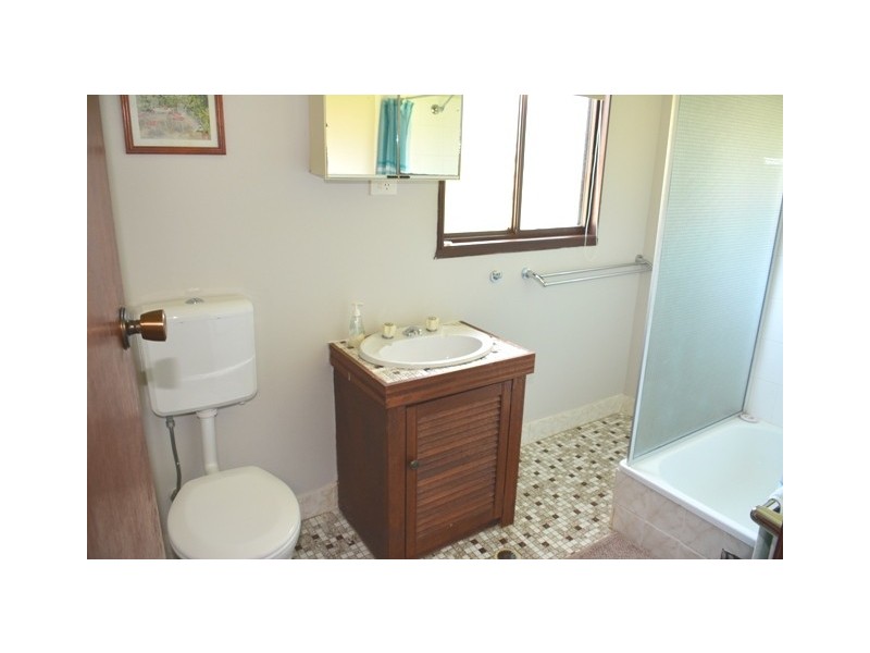 93 Cams Boulevarde, Summerland Point NSW 2259