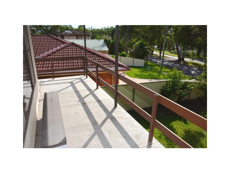 93 Cams Boulevarde, Summerland Point NSW 2259