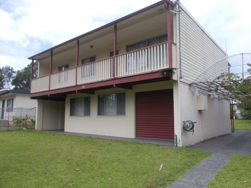 110 Cams Blvd, Summerland Point NSW 2259