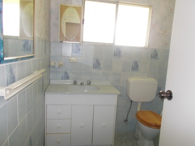 110 Cams Blvd, Summerland Point NSW 2259