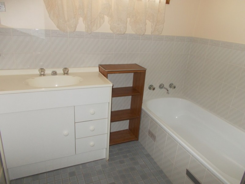 2/7 Anembo Avenue, Summerland Point NSW 2259