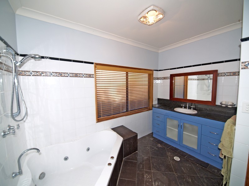 12 McLean Street, Killarney Vale NSW 2261