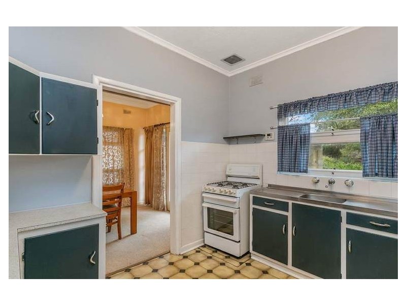 11 Fairmont Ave, Black Forest SA 5035