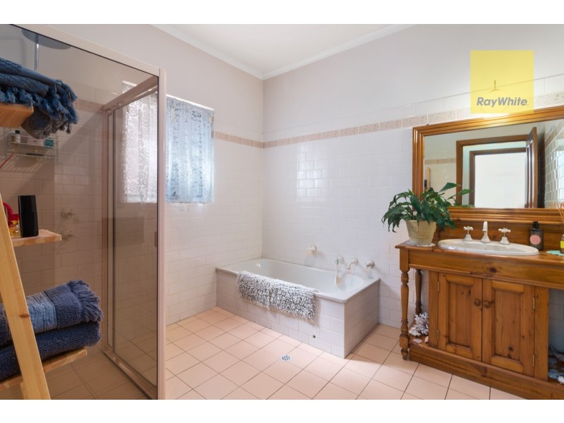 5 Crossing Road, Aberfoyle Park SA 5159