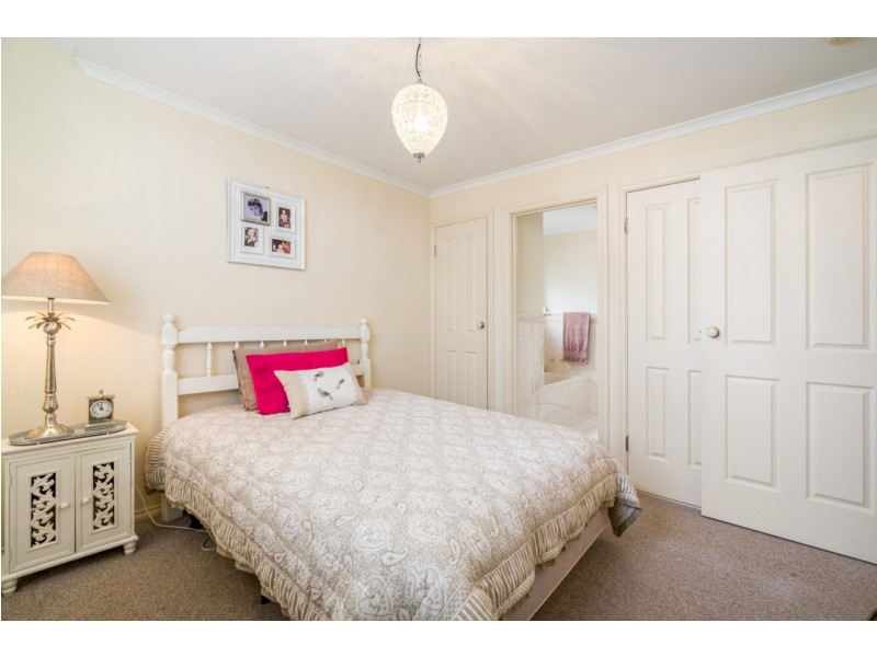 11 Peterson Avenue, Mitchell Park SA 5043