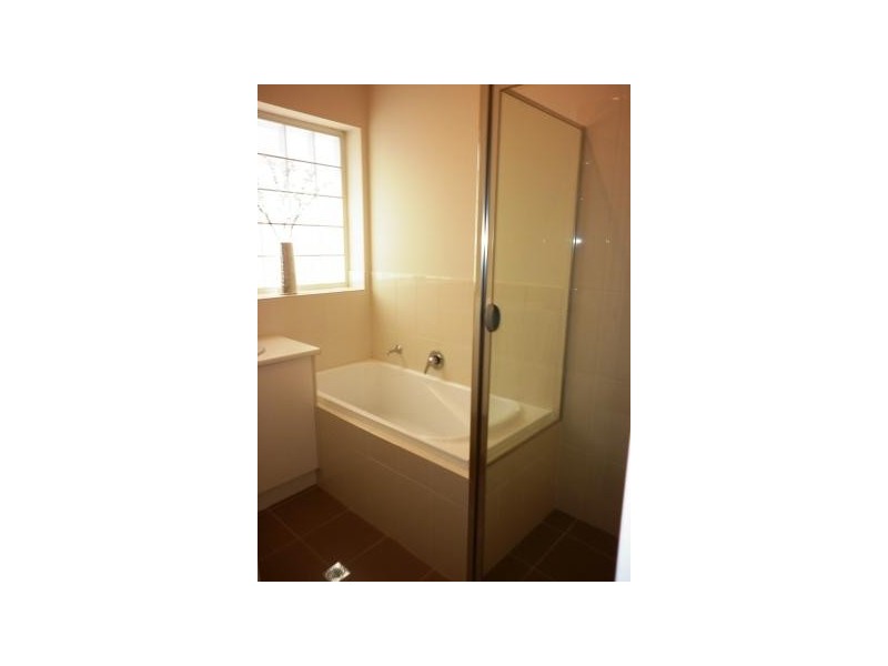 1a  Winifred Avenue, Glandore SA 5037