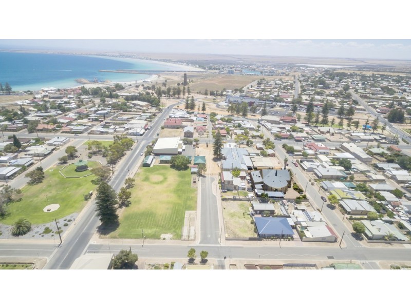 8 Stirling Street, Wallaroo SA 5556