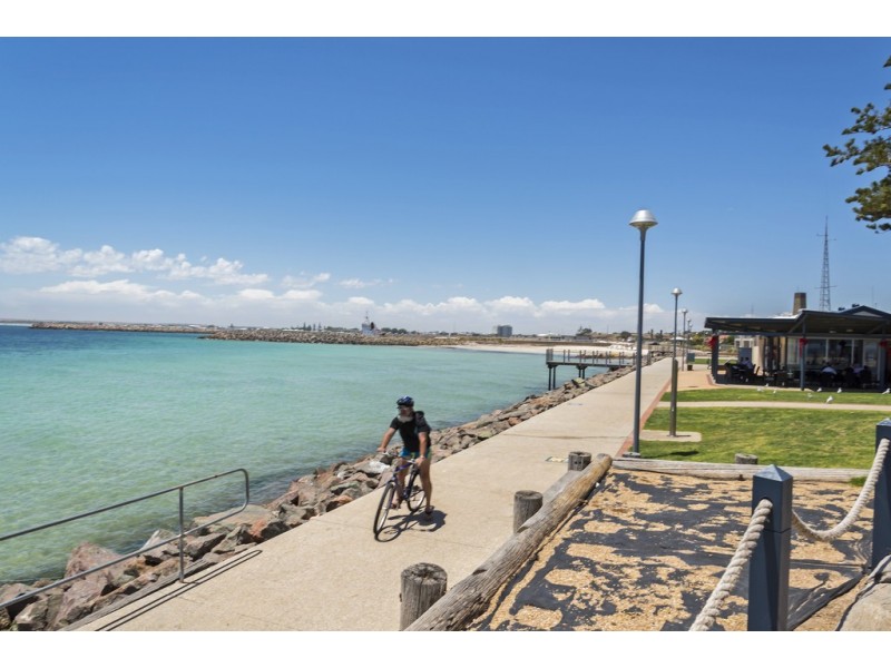 8 Stirling Street, Wallaroo SA 5556