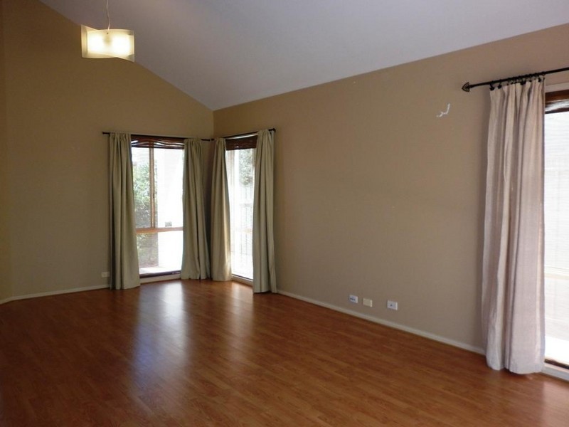 24 Ingleton Drive, Hallett Cove SA 5158