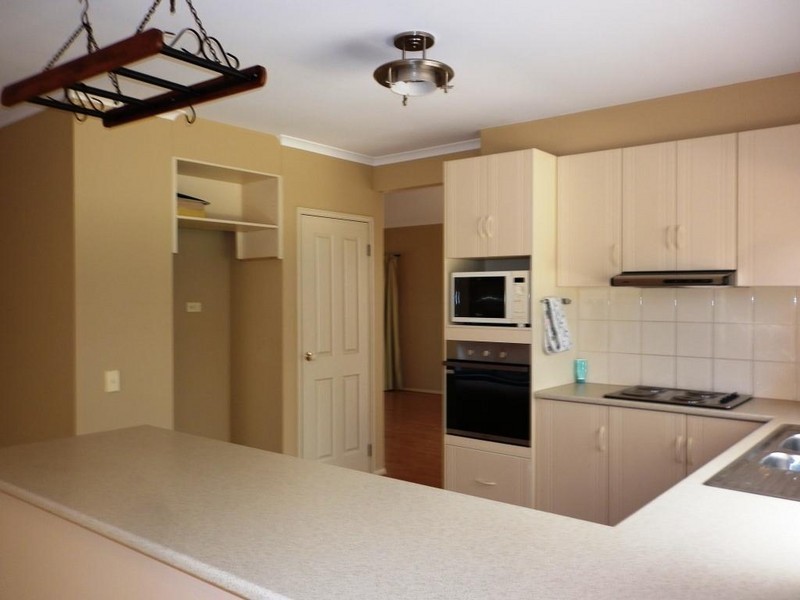 24 Ingleton Drive, Hallett Cove SA 5158