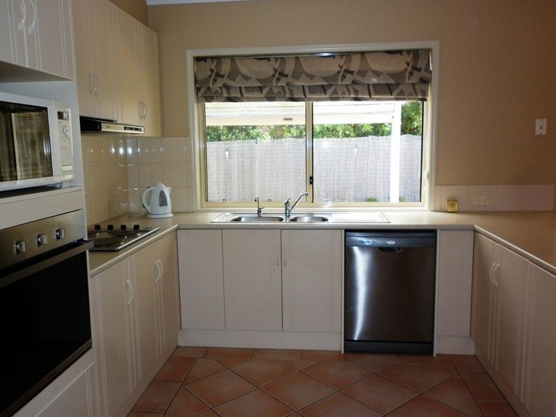 24 Ingleton Drive, Hallett Cove SA 5158