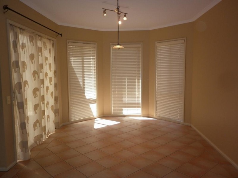 24 Ingleton Drive, Hallett Cove SA 5158