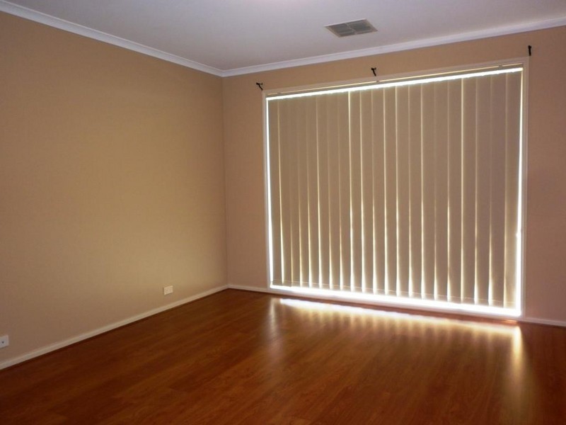 24 Ingleton Drive, Hallett Cove SA 5158