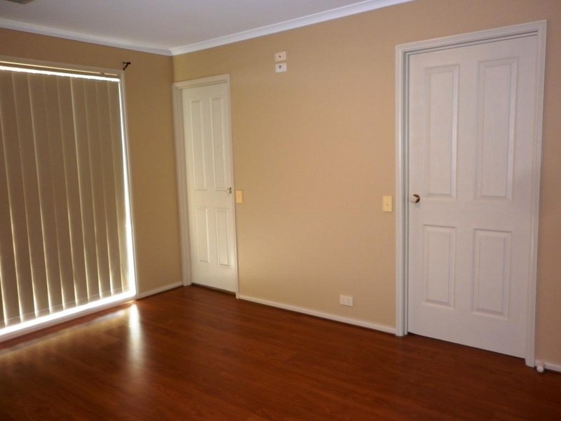 24 Ingleton Drive, Hallett Cove SA 5158