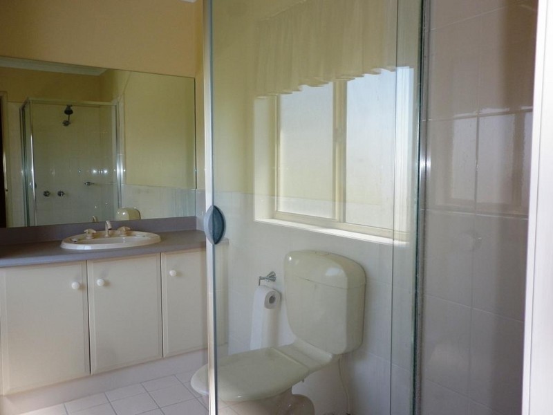 24 Ingleton Drive, Hallett Cove SA 5158