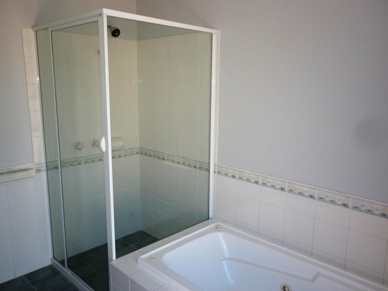 24 Ingleton Drive, Hallett Cove SA 5158