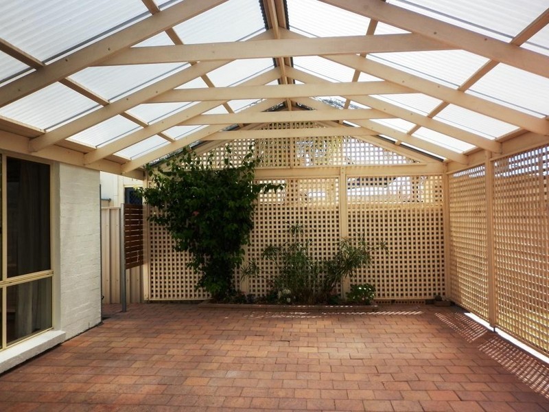 24 Ingleton Drive, Hallett Cove SA 5158