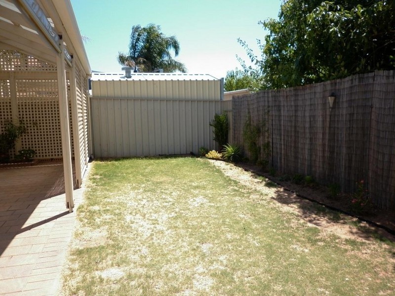24 Ingleton Drive, Hallett Cove SA 5158