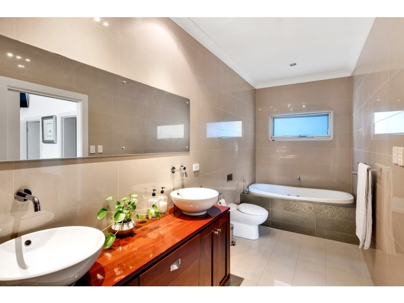 5 Tait Avenue, Marion SA 5043