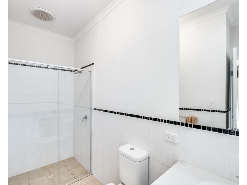 4 Ragless Avenue, Park Holme SA 5043