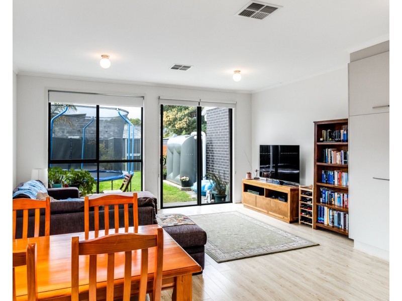 4 Ragless Avenue, Park Holme SA 5043