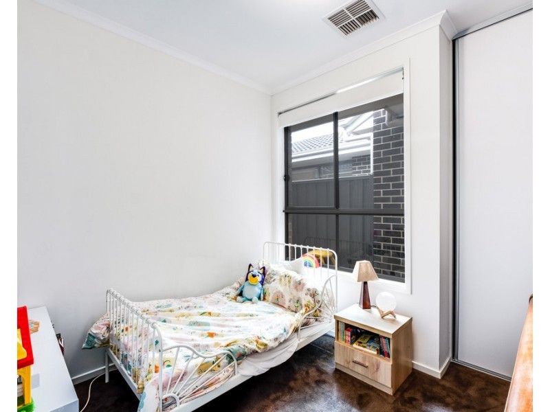 4 Ragless Avenue, Park Holme SA 5043