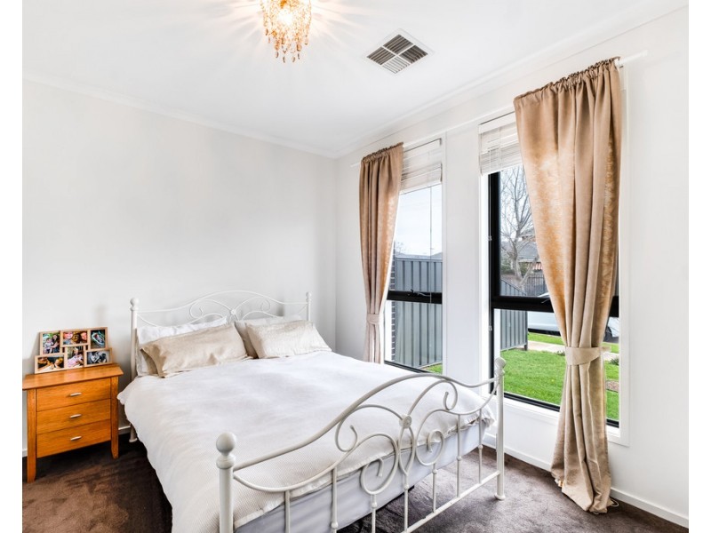 4 Ragless Avenue, Park Holme SA 5043