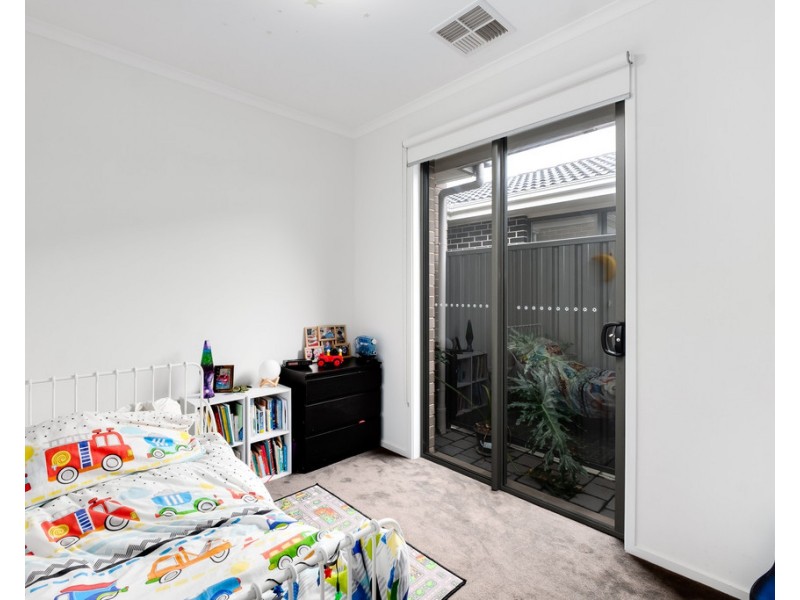 4 Ragless Avenue, Park Holme SA 5043