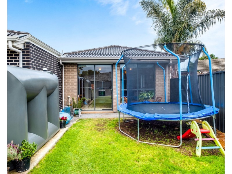 4 Ragless Avenue, Park Holme SA 5043