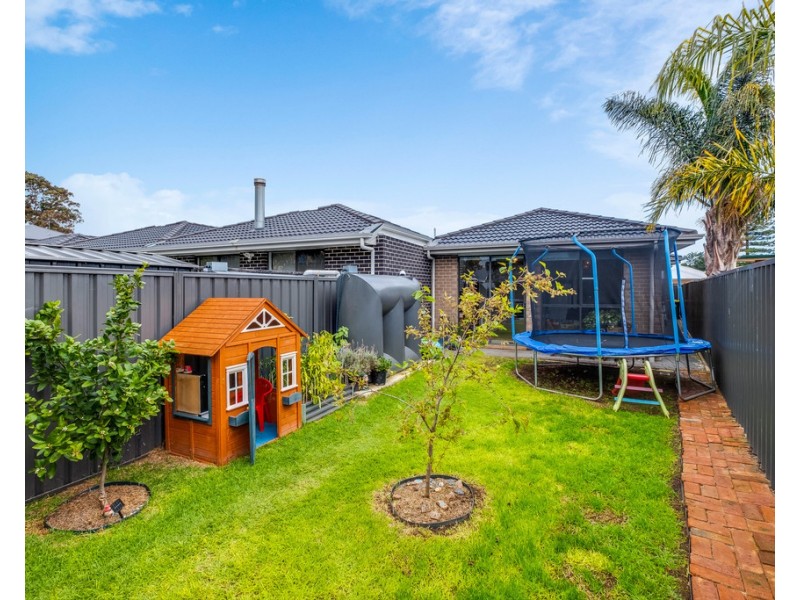 4 Ragless Avenue, Park Holme SA 5043