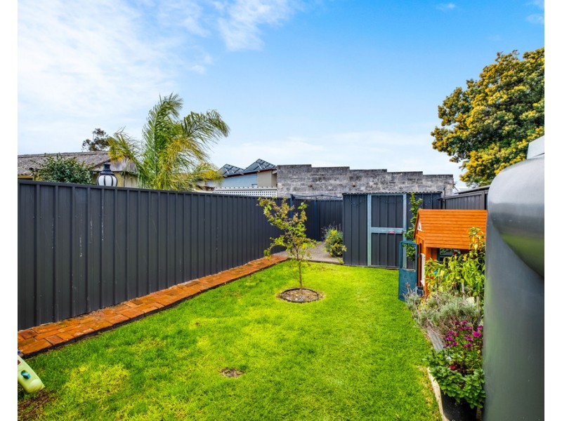 4 Ragless Avenue, Park Holme SA 5043