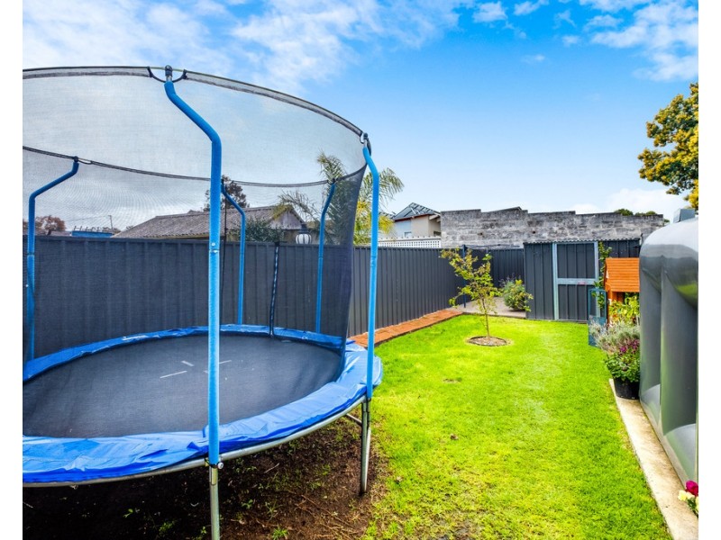 4 Ragless Avenue, Park Holme SA 5043