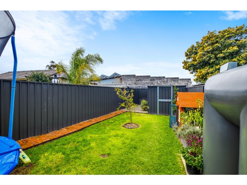 4 Ragless Avenue, Park Holme SA 5043