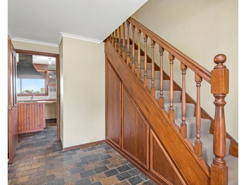 8 Fryer Street, Hallett Cove SA 5158